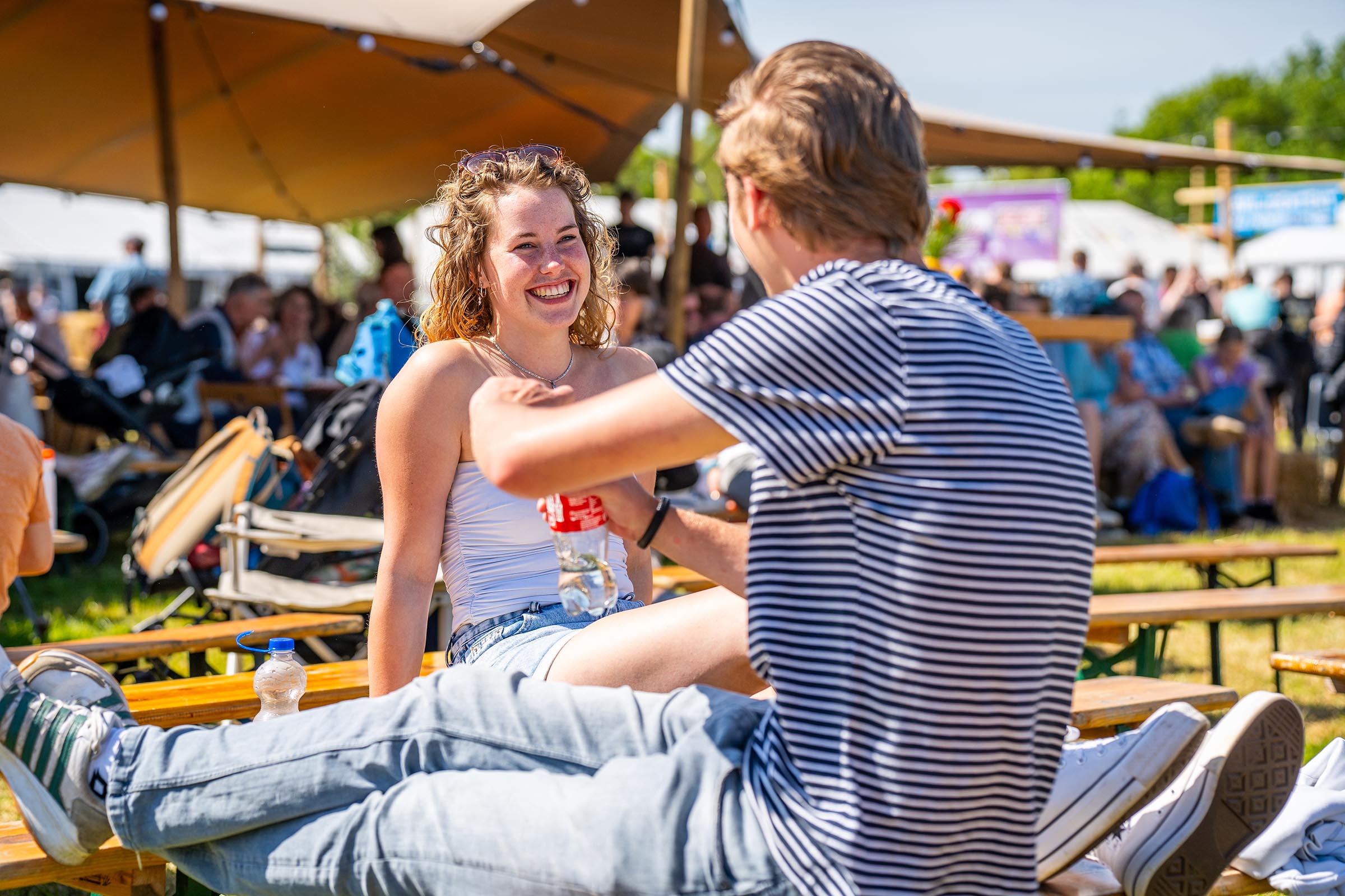 Publiek tijdens strandheemfestival